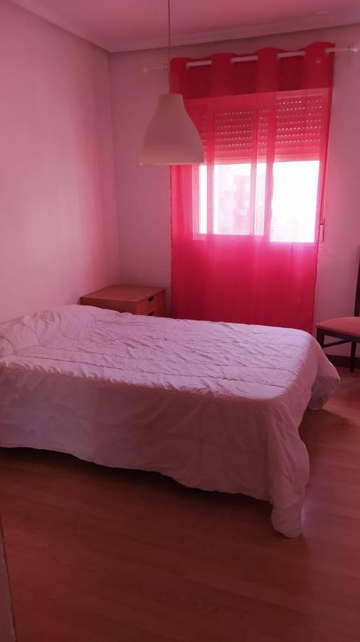 Apartamento De 3 Dormitorios Por Entrevias Madrid Exterior photo